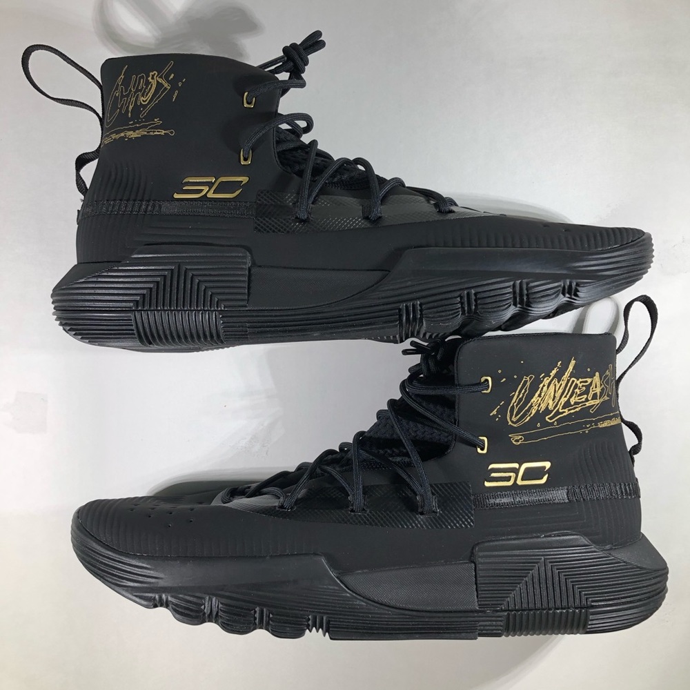 UNDER ARMOUR SC MARCH MADNESS UNLEASH CHAOS Size13